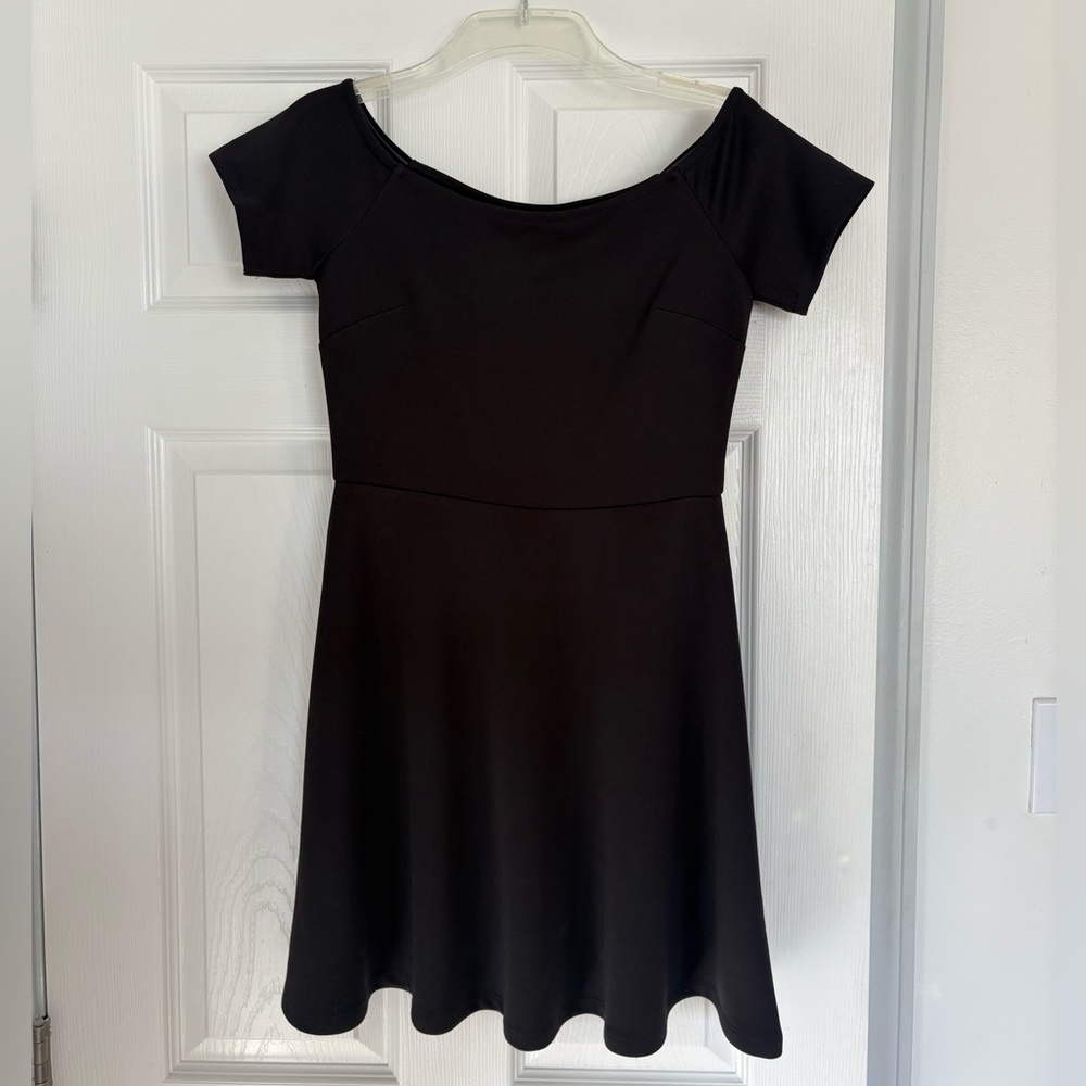 FOREVER 21 WOMEN’S BLACK SHORT SLEEVE BOAT NECK SKATER DRESS GOTH SIZE SMALL